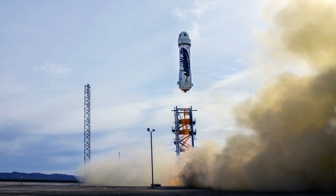 Επιτυχής προσγείωση πυραύλου από τον Jeff Bezos και την Blue Origin