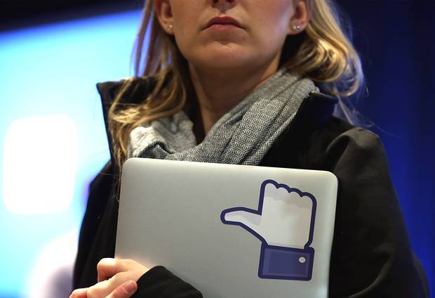 Την εναλλακτική στο LinkedIn και το Yammer θα παρουσιάσει σύντομα το Facebook