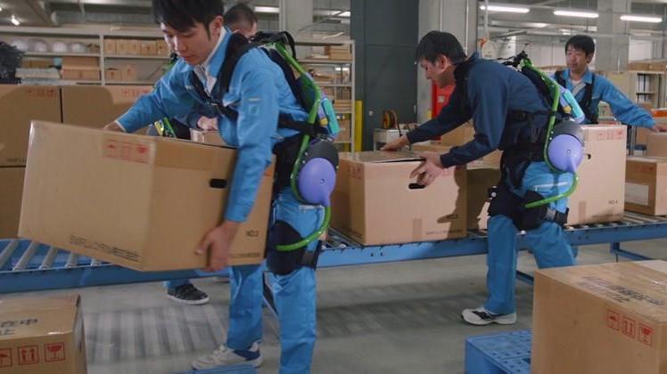 Η Panasonic κατασκευάζει εξωσκελετούς που βοηθούν τους εργαζόμενους