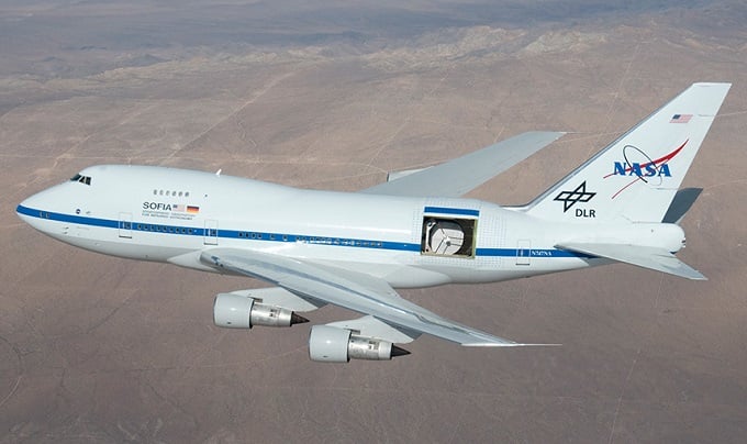 Η NASA με το πρόγραμμα SOFIA, τοποθετεί ένα τηλεσκόπιο σε ένα Boeing 747 και το στέλνει στη στρατόσφαιρα