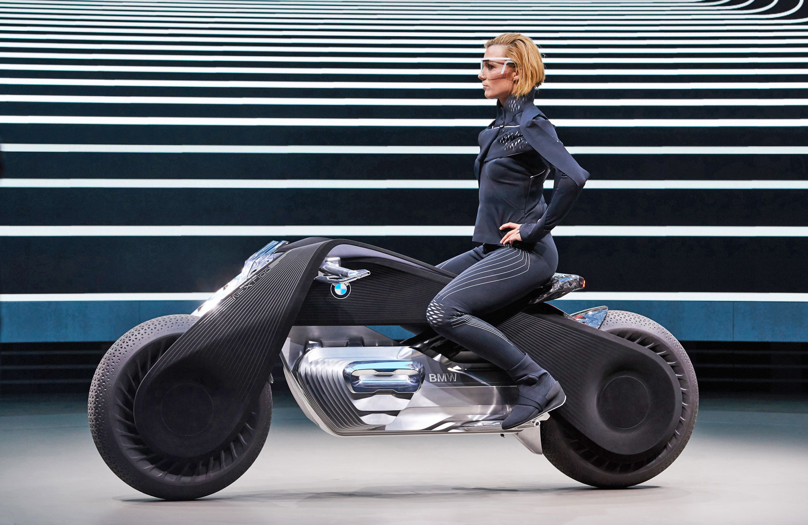 Η μοτοσυκλέτα του μέλλοντος της BMW δεν χρειάζεται το… κράνος