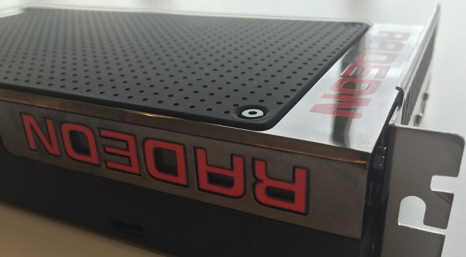 AMD Fiji-XT. Έρχεται με "κοντό" PCB και ενσωματωμένο σύστημα υδρόψυξης