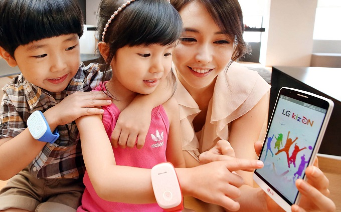 Η LG κυκλοφορεί το KizON, μια wearable συσκευή που επιτρέπει στους γονείς να παρακολουθούν τα παιδιά τους