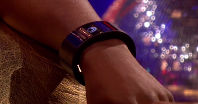 Ο Will.I.Am παρουσίασε το πρωτότυπο ενός smartwatch που θα κυκλοφορήσει τον Ιούλιο