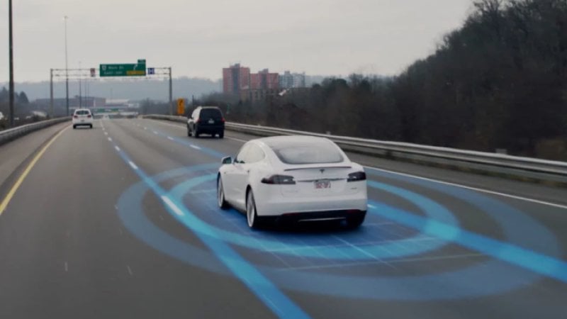 To σύστημα Autopilot 2.0 της Tesla θα είναι σύντομα ασφαλέστερο, με επιπλέον ραντάρ και τρεις κάμερες