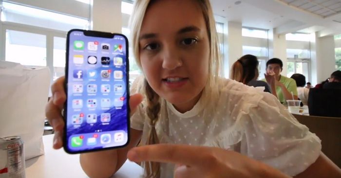 H Apple απολύει μηχανικό του iPhone X μετά από hands-on video της συσκευής από την κόρη του