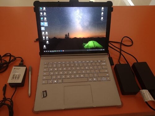 Microsoft Surface book i5/8gb ram +  SD card 128 gb + surface dock + UAG protective case +  pen tips