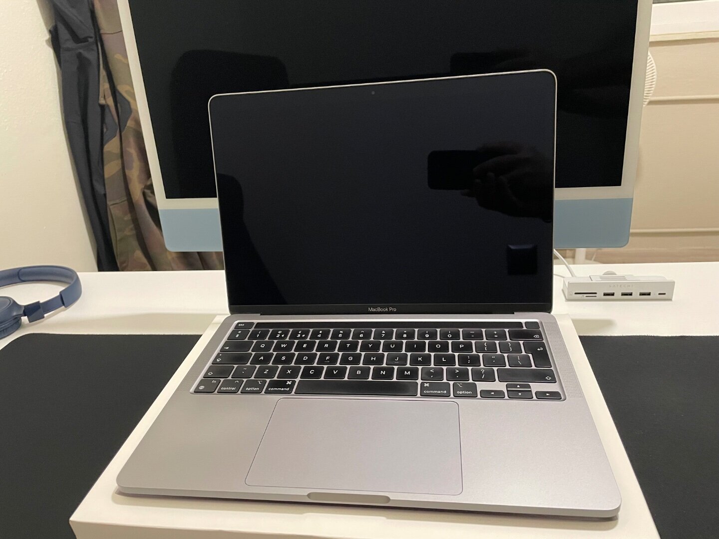 MacBook Pro M1 late 2020 με TouchBar Αγρατζούνιστο MacBook Insomnia gr