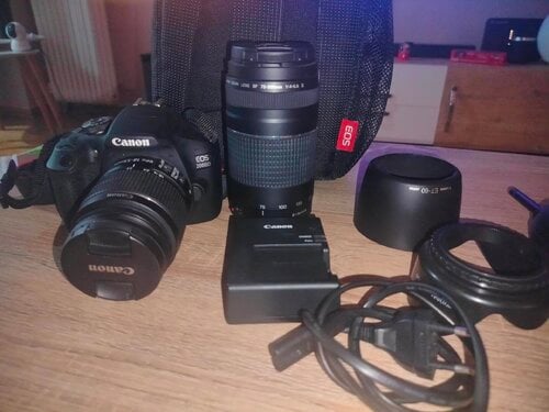 Canon EOS 2000D + 18-55mm efs + 75-300 + 2 Hoodies + Φίλτρο UV + 32Gb + Τσάντα μεταφοράς EOS