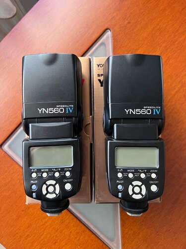 Yongnuo YN560 IV Flash Universal (2) + Yongnuo YN560-TX Flash Controller Trigger