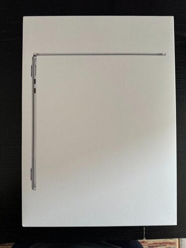 MacBook Air M2 (13.6 / 8C CPU / 8GB RAM / 256GB)