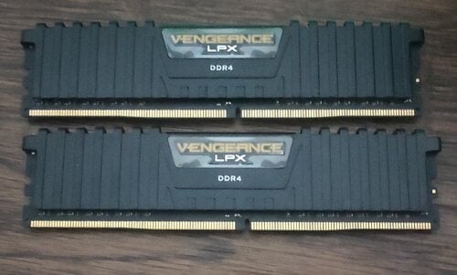 Μνήμες RAM DDR4 8GB (2x4) @ 2400Mhz Corsair Vengeance LPX