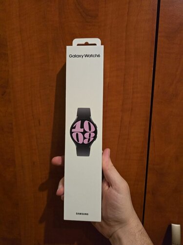 Samsung Galaxy Watch 6 40mm στο κουτι του