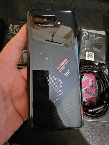 ASUS ROG Phone 5s 12/256 μαυρο χρωμα σε κατασταση σφραγισμενου