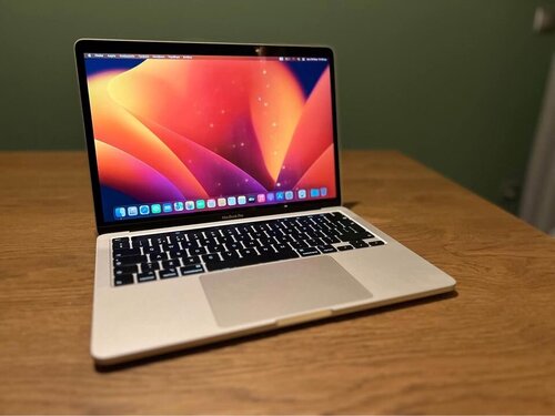 MacBook Pro 13' 2020 i5, 16gb ram, 256ssd