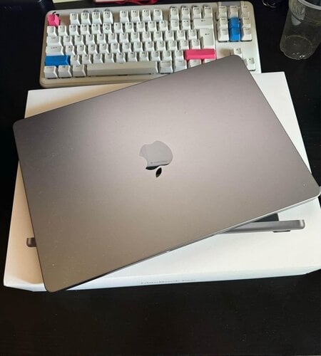 MacBook Pro 14’’ (M3/8GB/512GB SSD) Ελληνικό - 4 κύκλοι φόρτισης