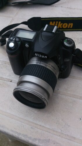 Nikon D50 Digital, Φακό 28-80mm, Φορτιστή, Τσάντα Μεταφοράς, Μπαταρία (δεν κρατάει πολύ)