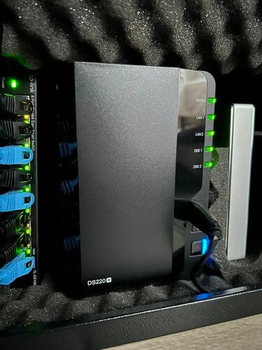 Synology DiskStation DS220+ NAS Tower με 2 θέσεις για HDD/SSD και 2 θύρες Ethernet