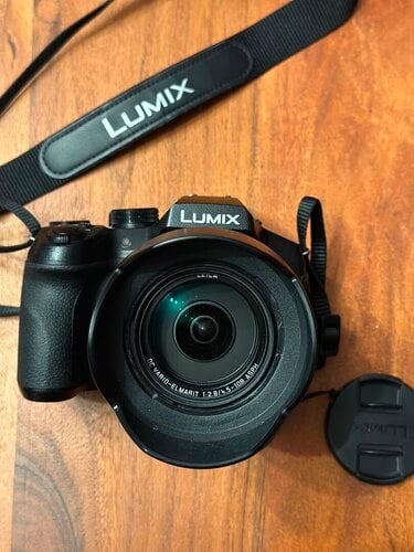 Panasonic Lumix DMC-FZ300 + Extra