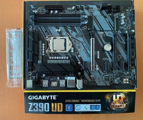 Intel Core i5-9600K (Box) & Z390 UD Gigabyte
