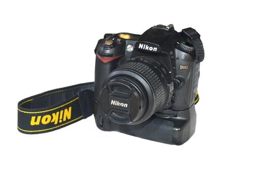 Nikon DSLR D-90 + Bat Grip + Nikon 18-55/3.5