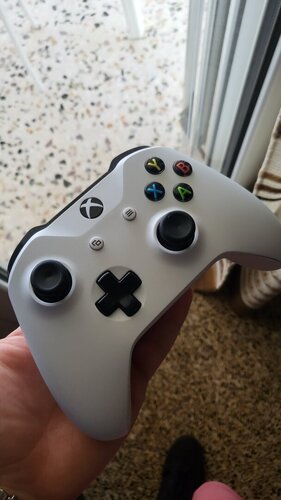 Microsoft Xbox One Wireless Controller Άσπρο μαζι με την original xbox μπαταρία