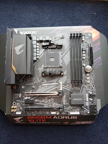Gigabyte B550M Aorus Elite Motherboard Micro ATX με AMD AM4 Socket