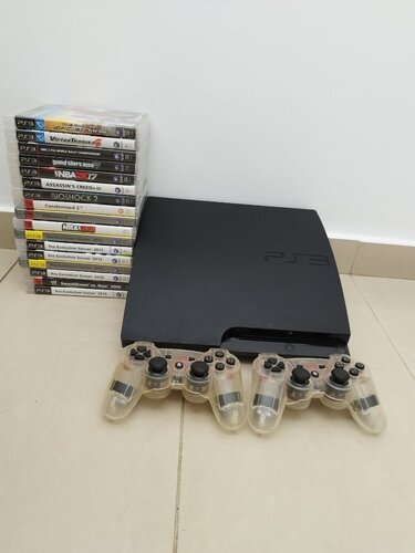 PS3 slim (150gb) + 2 controllers + 17 Games