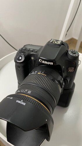 Canon eos 70d μαζί με τον sigma 17-50 f2.8  + battery grip