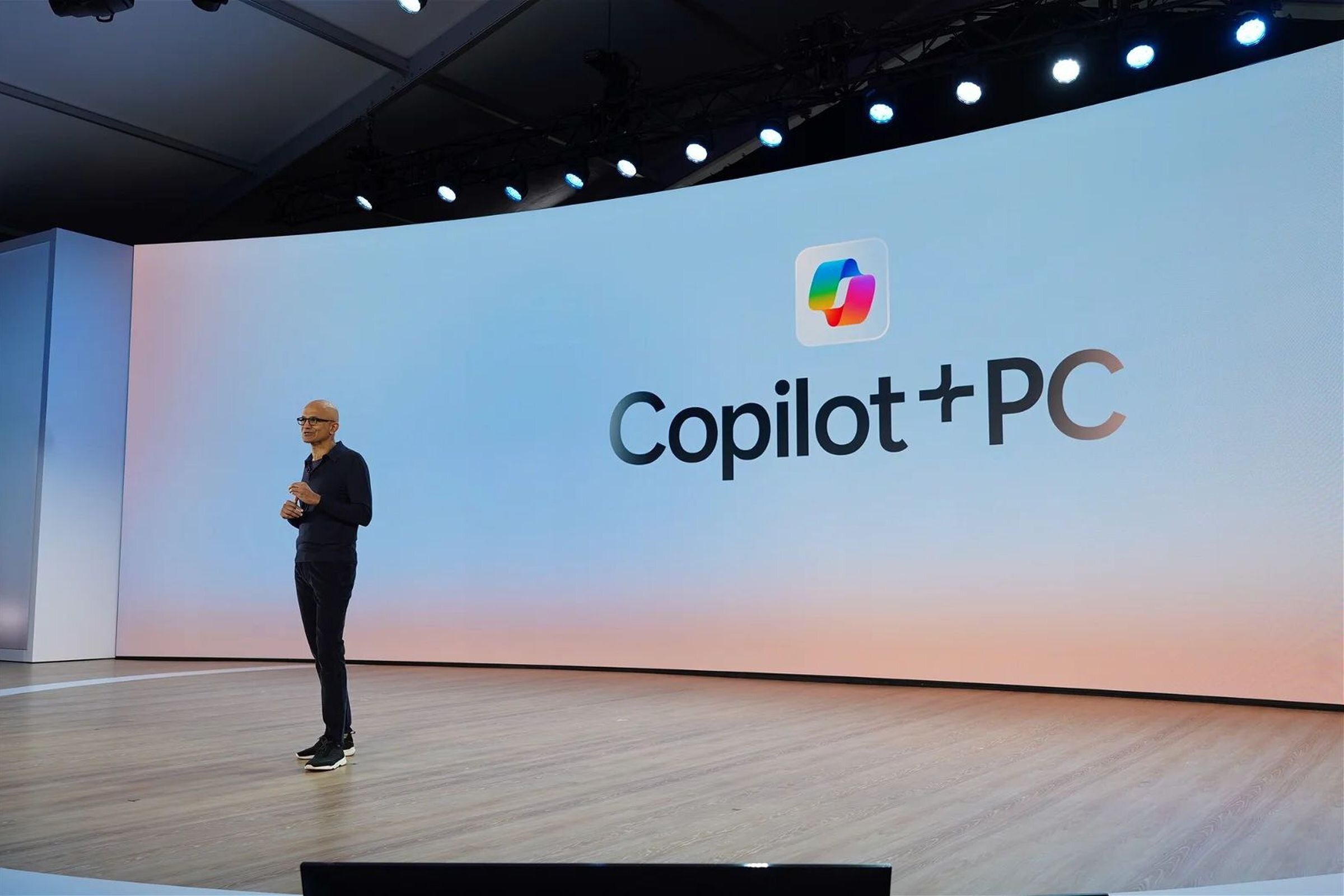 Η Microsoft αποκαλύπτει τα "Copilot Plus PCs": Το μέλλον των φορητών υπολογιστών με τεχνητή νοημοσύνη