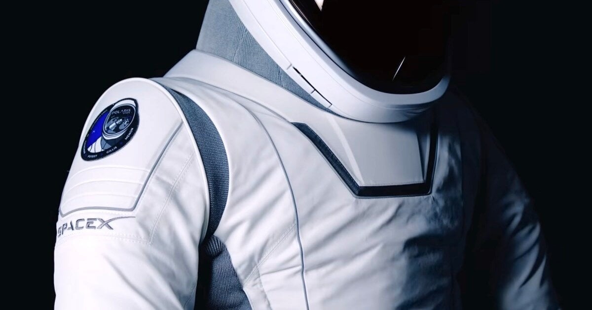 Τη στολή που θα χρησιμοποιηθεί στον πρώτο διαστημικό περίπατο στο πλαίσιο ιδιωτικής αποστολής παρουσίασε η SpaceX