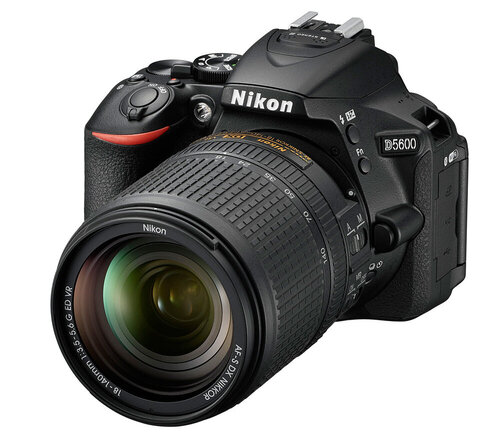 Περισσότερες πληροφορίες για "Nikon D5600 + AF-S DX 18-140mm G ED VR"