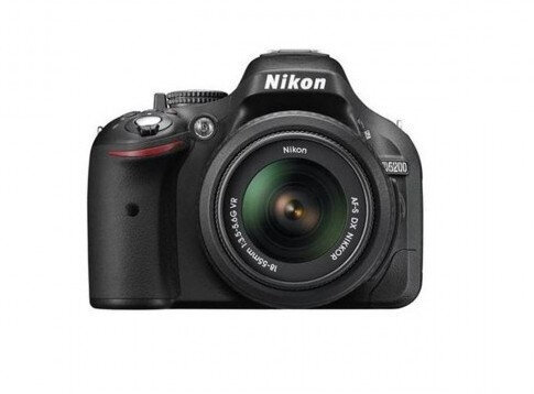 Περισσότερες πληροφορίες για "Nikon D5200 + AF-S DX 18-55mm VRII"