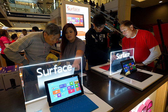 Η Microsoft ετοιμάζει το Surface 7' ιντσών με τις πωλήσεις PC να πέφτουν