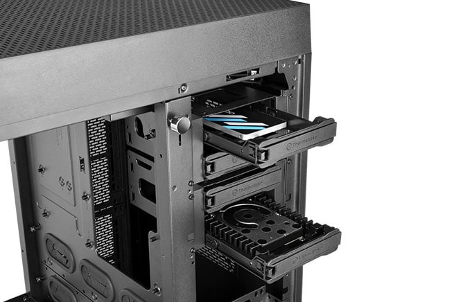 Η Thermaltake ανακοίνωσε το Tower 900, ένα νέο E-ATX PC case