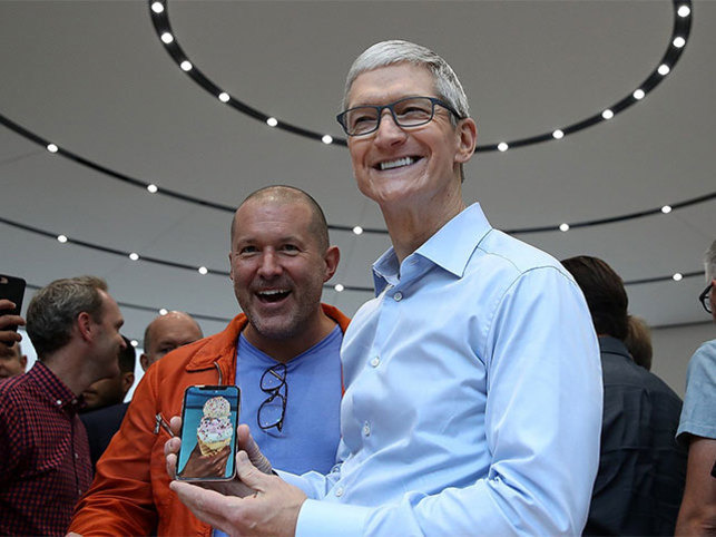 Ο Tim Cook πιστεύει ότι το iPhone X «αξίζει τα λεφτά του»