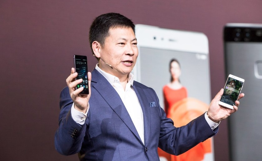 Smartphone με αναδιπλούμενη οθόνη στα σκαριά από τη Huawei