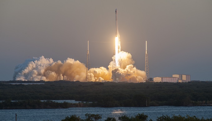 Η SpaceX εκτόξευσε με επιτυχία τον Falcon 9 και τον δορυφόρο DSCOVR