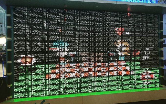 Η Logitech μετέτρεψε 160 gaming keyboards σε μία τεράστια οθόνη