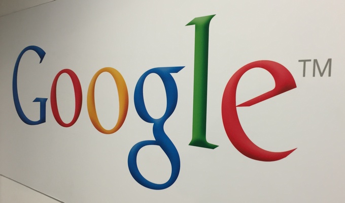 Η Google πειραματίζεται με αποτελέσματα αναζήτησης σε μαύρο και όχι μπλε χρώμα
