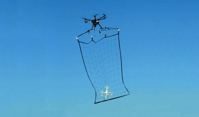 Η αστυνομία του Τόκυο διαθέτει drones με δίχτυ για αναχαίτιση άλλων drones