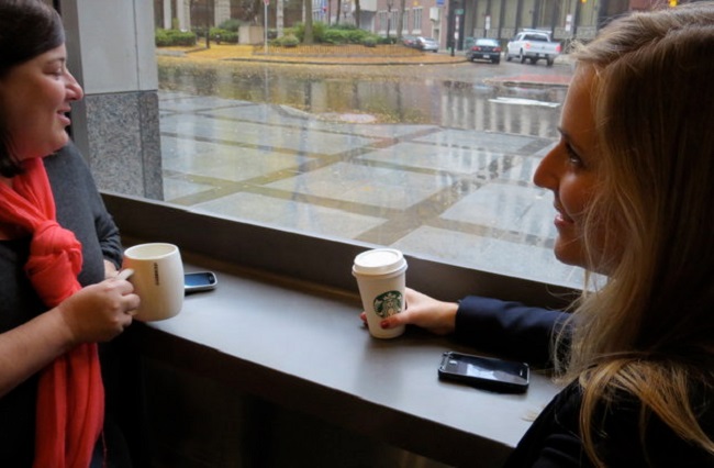 Με ασύρματους σταθμούς φόρτισης θα εξοπλιστούν τα Starbucks στις Η.Π.Α