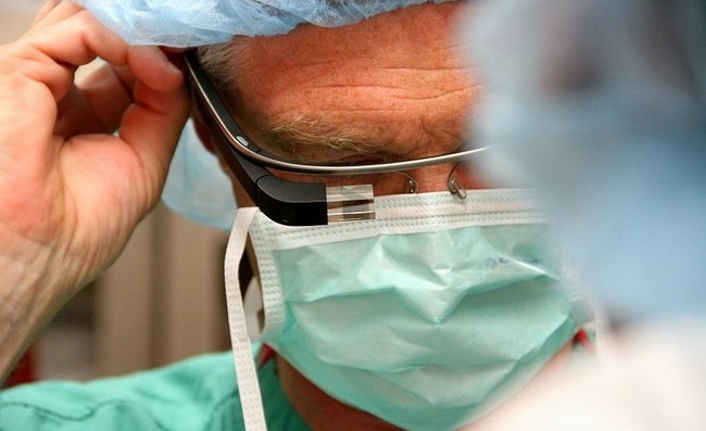 Γιατρός έκανε εγχείρηση σε ασθενή φορώντας τα Google Glass!