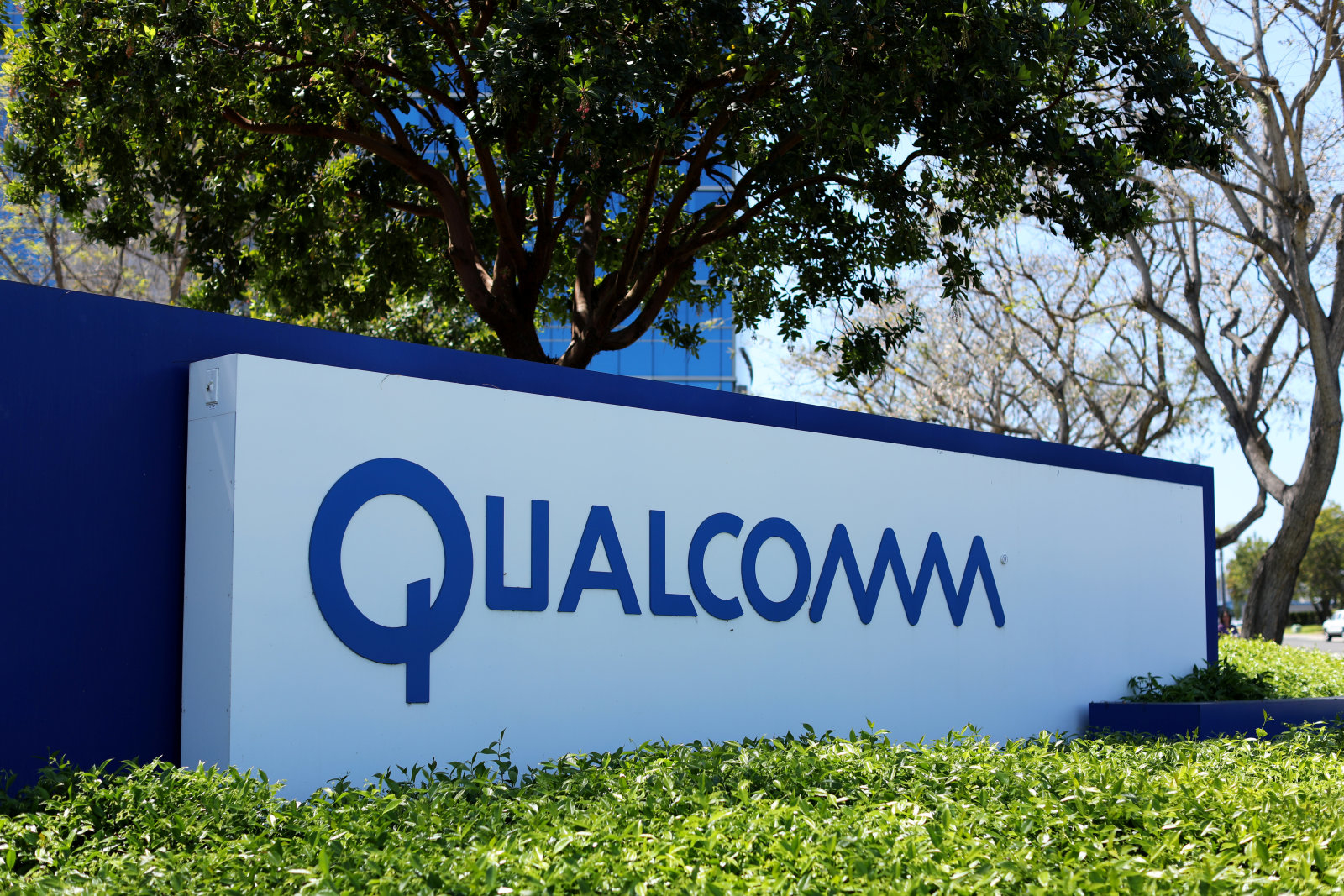 Η Qualcomm ζητά τη διακοπή κατασκευής και πώλησης του iPhone στην Κίνα