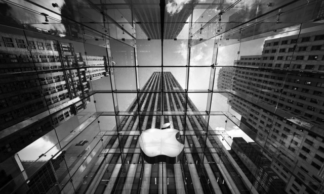 Apple: Το iPhone οδηγεί την κούρσα εσόδων για το τελευταίο οικονομικό τρίμηνο του 2013