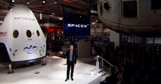 Η SpaceX και ο Elon Musk αποκάλυψαν το Dragon V2