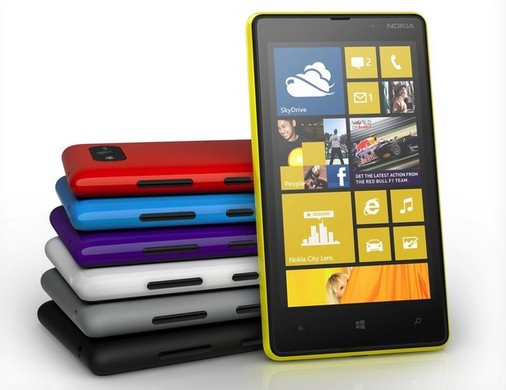 H Nokia παρουσιάζει το "οικονομικό" Lumia 820 με Windows Phone 8
