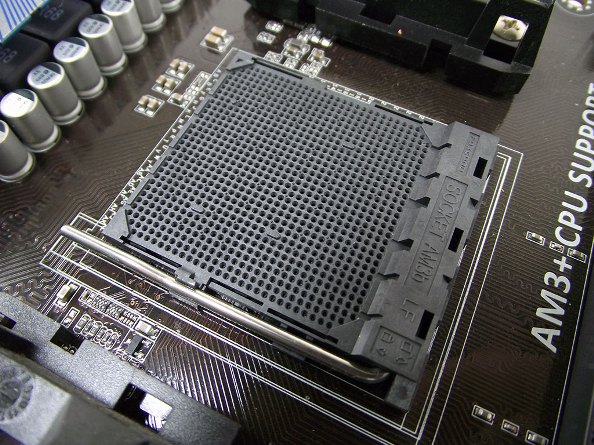 Η AMD δεν θα εγκαταλείψει την αγορά των socketed CPUs