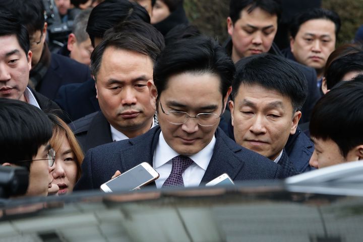 Τελικά ο αντιπρόεδρος της Samsung, Lee Jae-yong γλυτώνει τη σύλληψη από τις αρχές