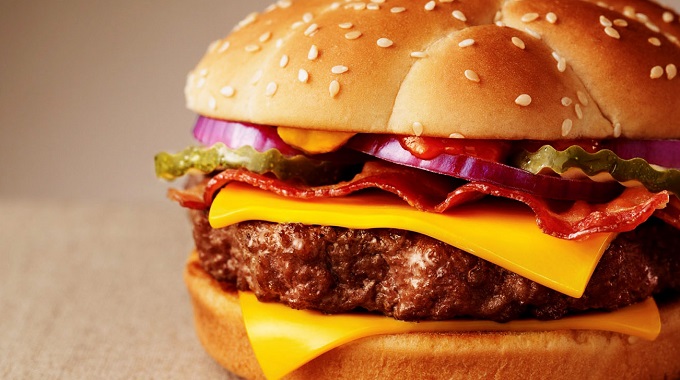 Διαλέξτε τα υλικά για το ιδανικό burger από ένα touchscreen kiosk στα McDonald's